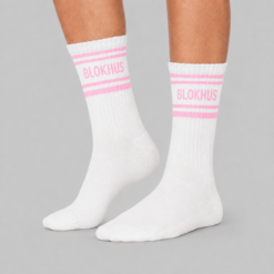 Hvide Blokhus strømper med pink BLOKHUS-tekst